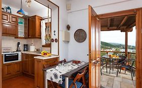 Seaside House With View Over Pagasitikos